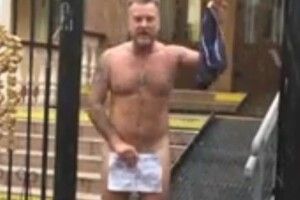 Голий Антін Мухарський прикрив «сором» текстом заяви