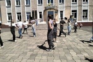 Завтра у місті на Волині випускники закружляють у вальсі на останньому дзвонику 