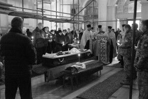 Луцьк у жалобі: в останню дорогу провели Героя, який поліг на Донеччині (Фото)