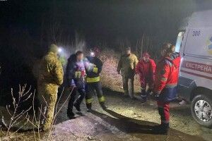 На Закарпатті врятували ухилянтів, які 11 годин просиділи на дереві посеред річки