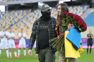 Обоє були в полоні: захисник Маріуполя освідчився коханій бойовій медикині