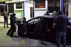 На кордоні з Польщею правоохоронці затримали торговця людьми (Відео)