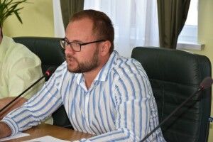 Ніяких заклеєних оголошеннями вікон та афіш на фасадах будинків