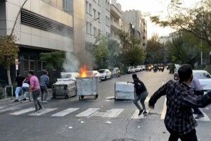 Іранські силовики стріляють протестувальницям в обличчя та геніталії — The Guardian