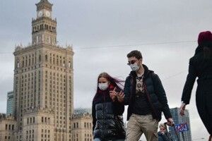 У Польщі продовжать карантин на особливих умовах