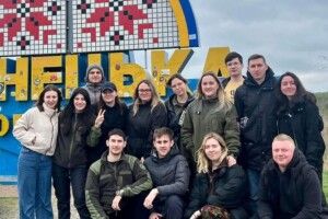 «Солідарна Молодь» на Великдень привезла у 10 бригад ЗСУ святкові «MilitaryBOX» та техніку, яку замовили військові (Фото)