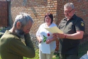 На Волині батькові зниклого безвісти воїна вручили державну нагороду.