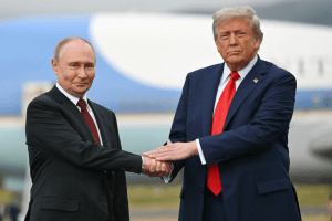 Україна потрапила у зловісні жорна між двома аморальними потворами...