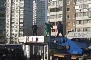 Бізнесмен облився бензином і погрожував спалити себе: вимагав не зносити його кіоск 