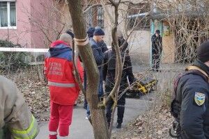 В Одесі військовий замкнувся в квартирі з жінкою та дитиною і погрожував самогубством 