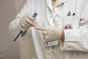 Жінка втратила дитину через недбалість лікарки