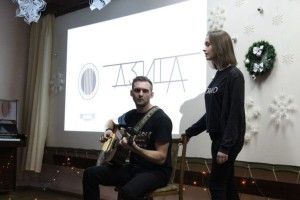 Волинська молодь за чашкою чаю співала ліричні пісні й читала власну поезію