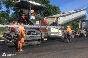 На трасі Луцьк – Рівне поклали майже 6 кілометрів асфальту (Фото)