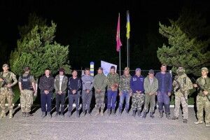 Чекали на партію сигарет, а отримали повістки: спіймали 10 контрабандистів