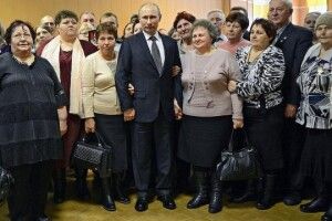 Від спортсменок до бабусь: Кого запросив до свого гарему путін (Фото)