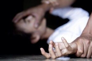 У Німеччині двоє чоловіків жорстоко зґвалтували 18-річну біженку з України