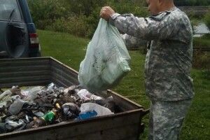 На березі Нововолинського водосховища зібрали 15 мішків сміття (Фото)