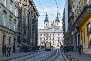«Церква і п*сюн навпроти якось не дуже»: скандал у Львові через тістечка у формі статевих органів