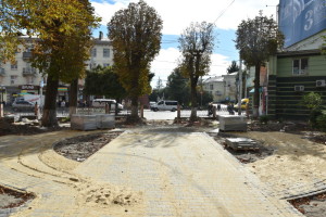 У Луцьку ремонтують сквер на місці колишнього квіткового ринку 