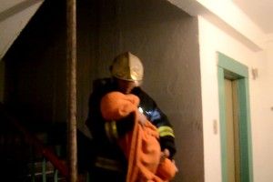 Рівненські рятувальники винесли трьох дітей із задимленого будинку