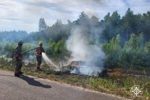 На Волині майже одночасно горіли дві машини