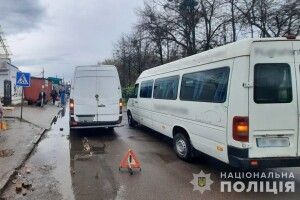 У Луцьку на автостанції під колеса автівки потрапила пішохідка