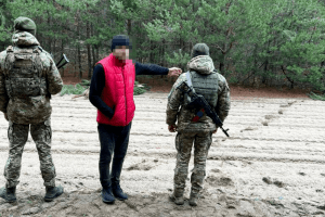 Росіянин намагався пробратися на Волинь, перепливши річку на матраці