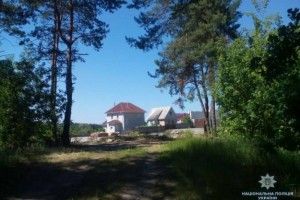 Батько із сином вбили 42-річного чоловіка, що заліз на їхнє подвір'я