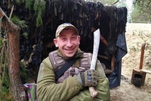 Прийшов у військкомат з мачете: боєць волинської тероборони готовий покришити ворогів на «кубики»
