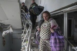 Її фото облетіли світ: окупанти взяли в полон породіллю із Маріуполя і використовують для пропаганди (Відео)