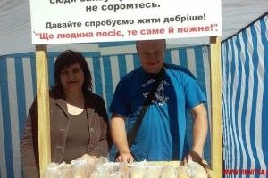 Лучани надихнули вінничанина на добру справу - роздає пенсіонерам безкоштовний хліб