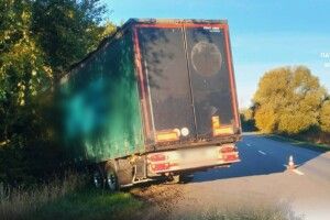 На трасі «Устилуг – Луцьк – Рівне» вантажівка вилетіла з траси