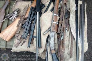 У Володимирі-Волинському правоохоронці вилучили арсенал зброї (ФОТО)