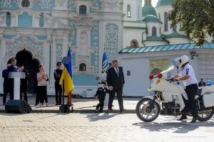 Поліція влаштувала бомбезне свято для чотирирічного хлопчика (фото)