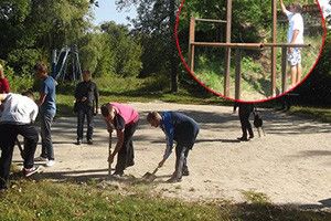 ПРО СПОРТМАЙДАНЧИКИ  ТА СТАДІОНИ  ПОДБАЮТЬ ГРОМАДИ