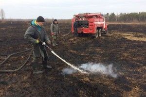 Волинські рятувальники оперативно загасили першу у цьому році пожежу торфу