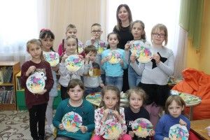 У Луцьку діти надихнулися легендою про жайворонка та ластівку (фото)