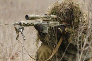 На Донбасі російські снайпери стріляють по мирному населенню, є поранений