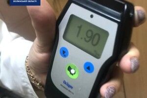 У Луцьку зловили п’яного водія, який їхав вночі без світла 