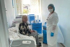 Хворий на ковід лучанин вимагав виписати його додому