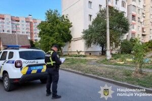 У Івано-Франківську чоловік випав з вікна багатоповерхівки і загинув