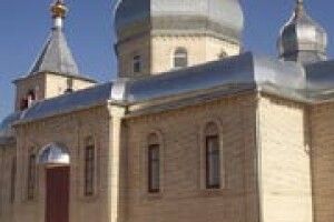 І ПОСТАВ У СЕЛІ ХРАМ