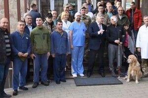 Петро Порошенко у Львівському військовому госпіталі: подробиці