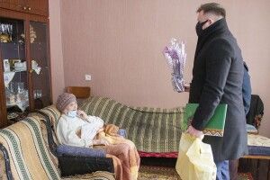 Волинянці, яка ремонтувала літаки і була секретарем ради, виповнилось 100 років (Фото)