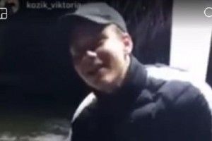  Хуліган, який напередодні пошкодив ліхтар у Центральному парку Луцька, пошкодував про це (ВІДЕО)