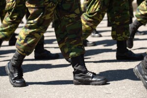 У росії 20-річний призовник розрізав вени у військкоматі на очах своєї матері