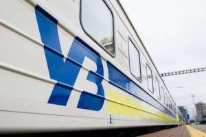 «Укрзалізниця» знову повертає квитки через інтернет