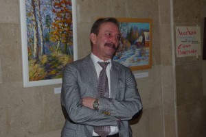 Луцький митець прибрав сірість зі стін волинського «білого дому»