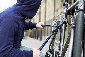 Волинянин із під'їзду багатоповерхівок поцупив велосипеди