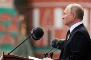 Казус на параді Перемоги в москві: путін злякався гучного барабану